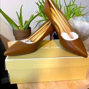 Michael Kors kitten pump